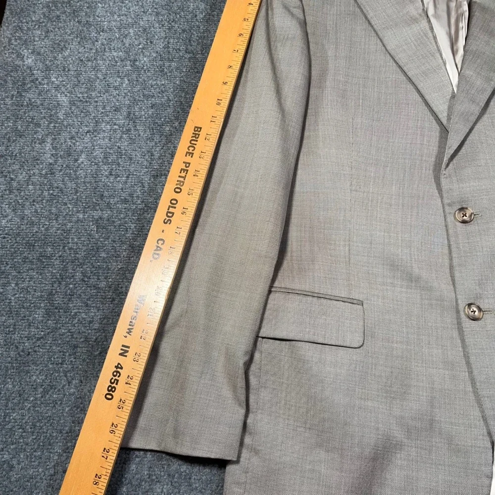 Joseph Abboud details excellent